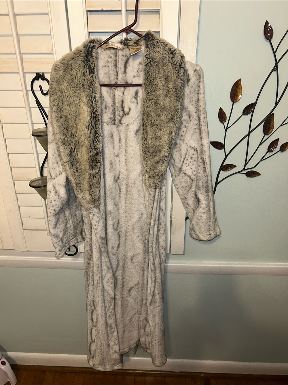 Jasmine Plush Long Robe with Faux Fur Collar - Cream Gray